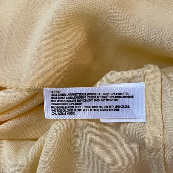 2 for $14! 🎉 GAP ruffled camisole/tank - Picture 3 of 7